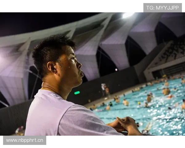 瑞安·洛赫特怎么穿泳裤都像在准备红毯，普通泳池叔叔表示压力山大