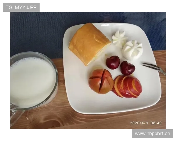 拉菲尼亚赛后回家随手做个早餐，桌上那盘东西把我一个月工资秒成零