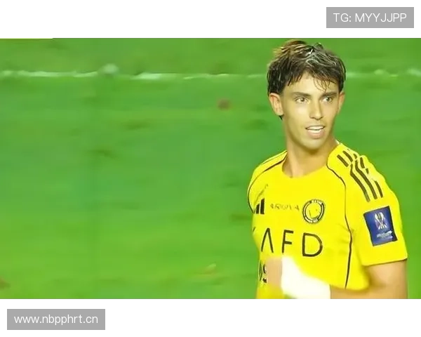 菲利克斯训练结束直接开豪车走人，跟普通人根本不是一个世界