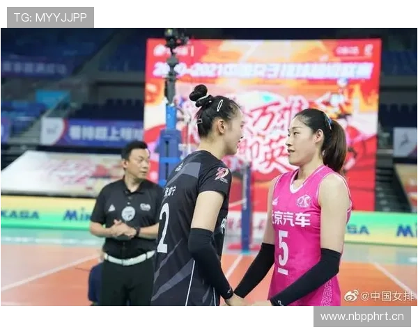 费钰婷赛场像走红毯，下了场拎塑料袋去菜市场的画面太反差